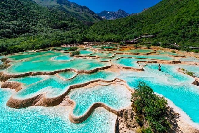 8D6N CHENGDU/JIUZHAIGOU/HUANGLONG/DUJIANGYAN/GIANT PANDA BASE/LESHAN (ONE WAY HIGHSPEED TRAIN)