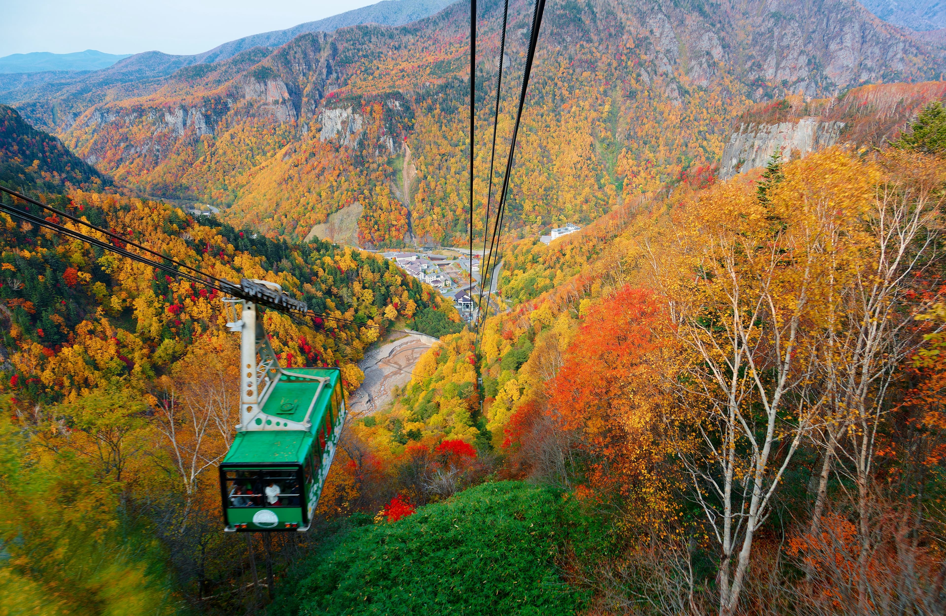 6D4N HOKKAIDO AUTUMN の MAPLE LEAF SEASON (NOBORIBETSU/ LAKE TOYA/ OTARU/ SOUNKYO/ JOZANKEI/ SAPPORO)