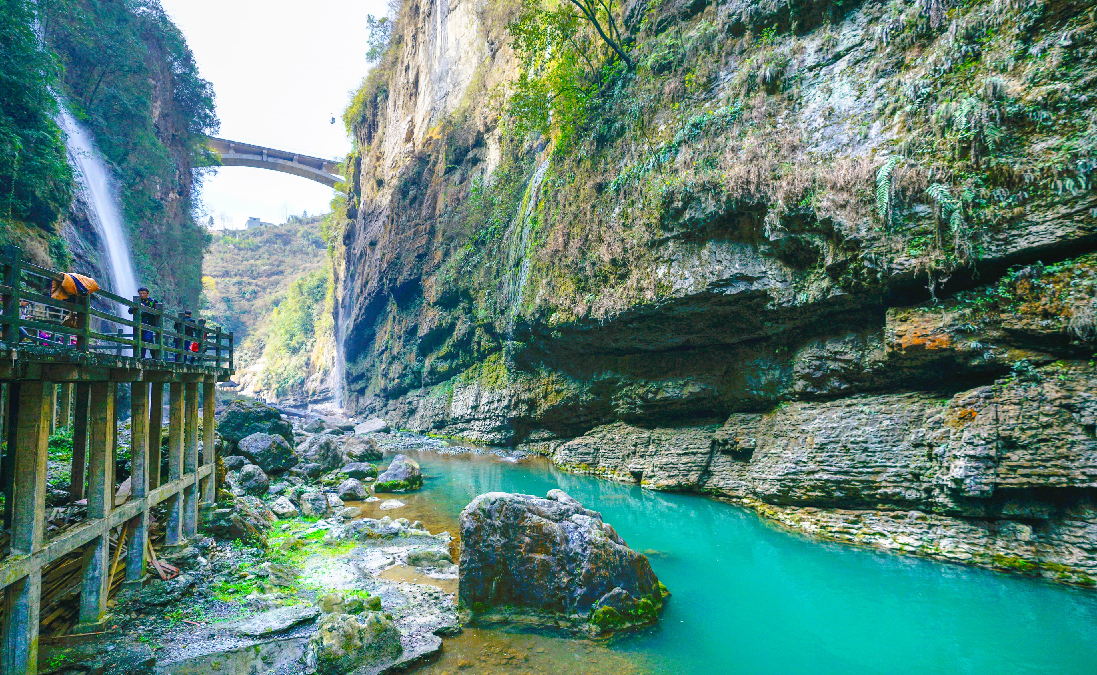 EXPLORE HUNAN AND HUBEI (ZHANGJIAJIE - TIANMEN MOUNTAIN - ENSHI GRAND CANYON - FENGHUANG ANCIENT)