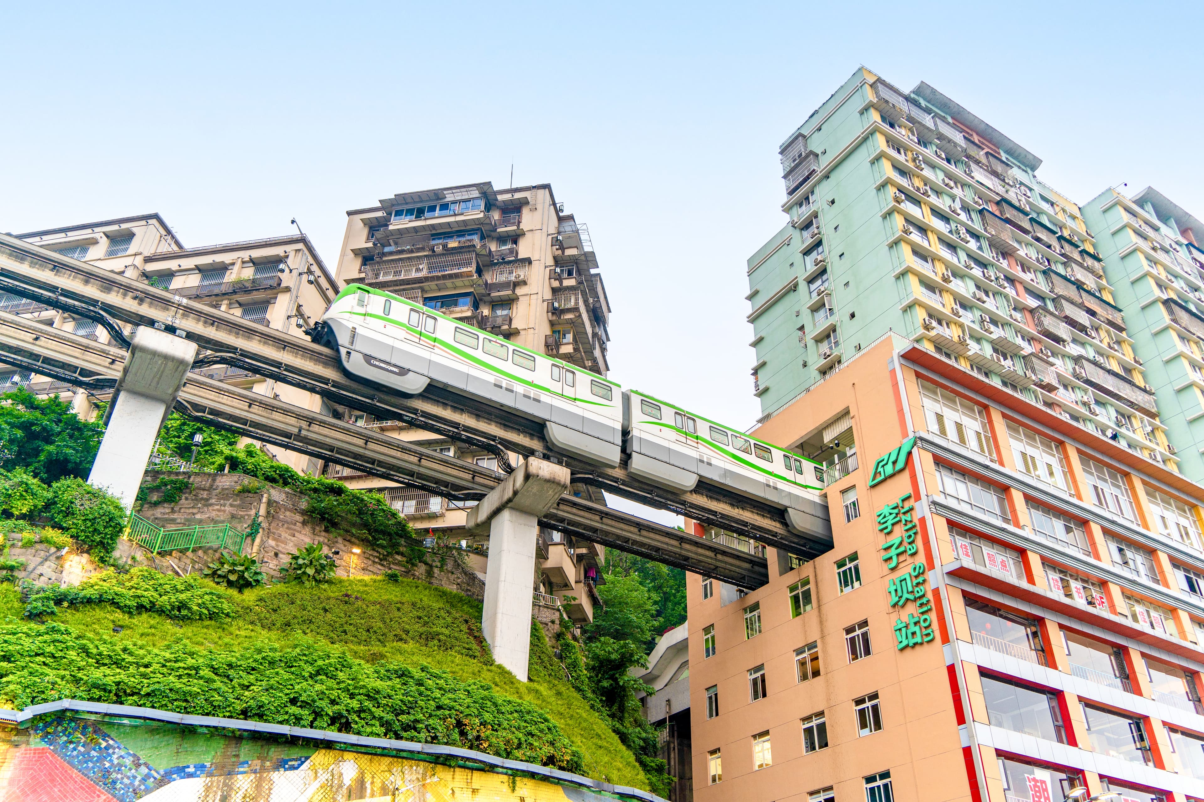8D6N EXPLORE CHONGQING · EXPERIENCE A DISTINCTIVE MOUNTAIN CITY JOURNEY